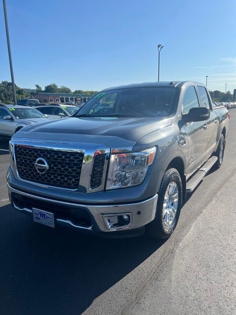 2017 Nissan Titan SV 4WD photo