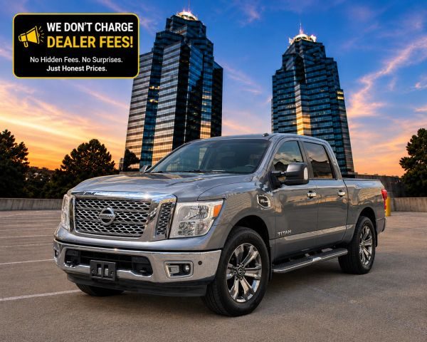 2017 Nissan Titan SL 4WD photo
