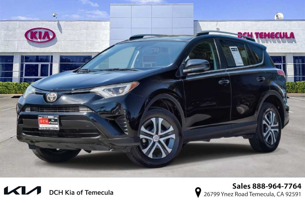 2018 Toyota RAV4 LE FWD photo