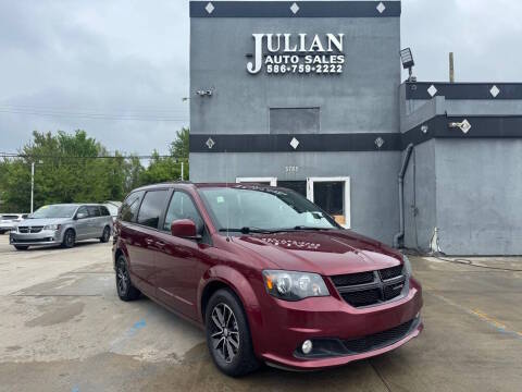 2018 Dodge Grand Caravan SXT FWD photo