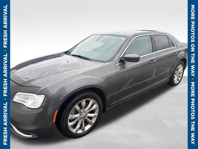2017 Chrysler 300 Limited AWD photo