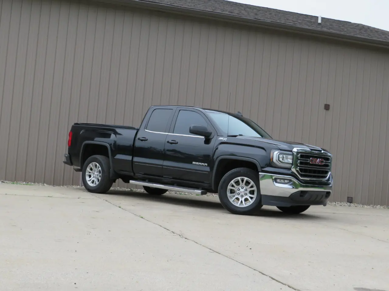 2018 GMC Sierra 1500 SLE 4WD photo