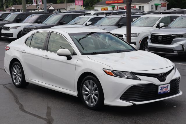 2018 Toyota Camry LE FWD photo