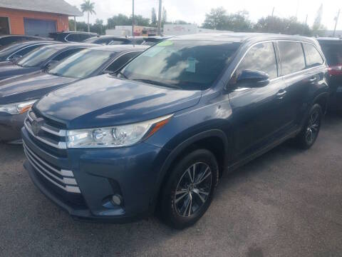 2018 Toyota Highlander LE Plus FWD photo