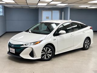 2017 Toyota Prius Prime Premium FWD photo