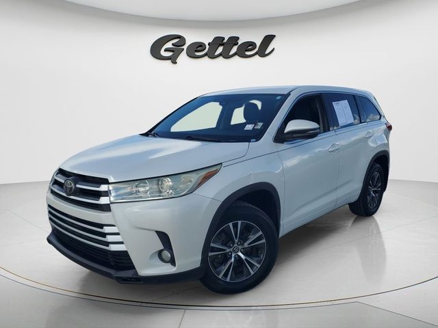 2018 Toyota Highlander LE Plus FWD photo