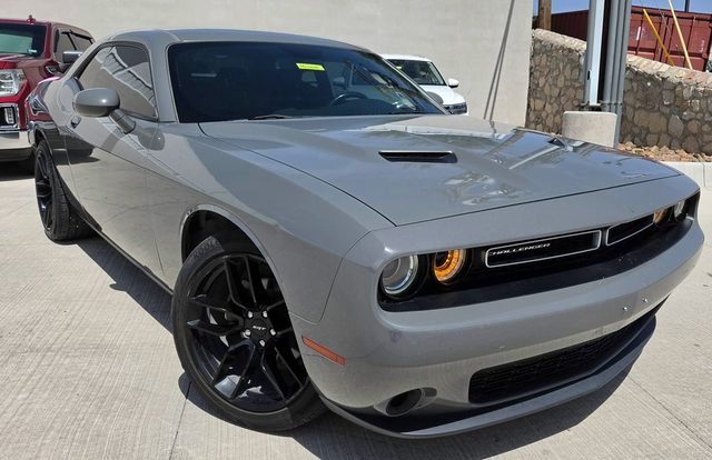 2018 Dodge Challenger SXT RWD photo