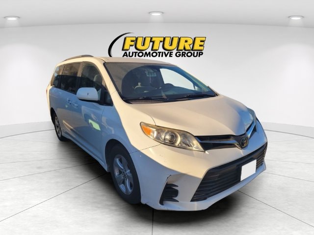 2018 Toyota Sienna LE FWD photo