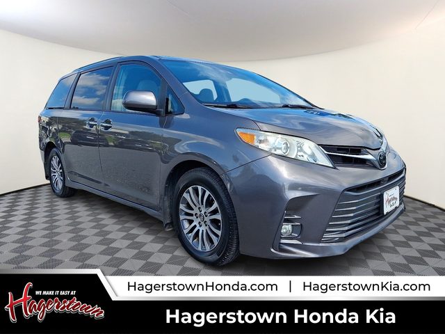 2018 Toyota Sienna XLE FWD photo