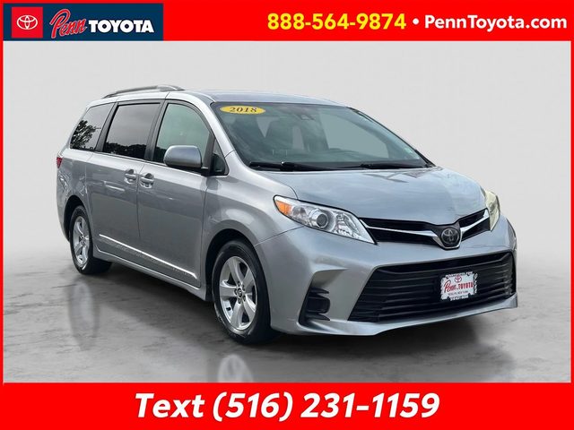 2018 Toyota Sienna LE FWD photo