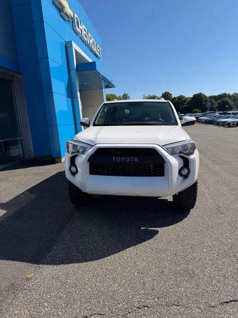 2018 Toyota 4Runner SR5 4WD photo