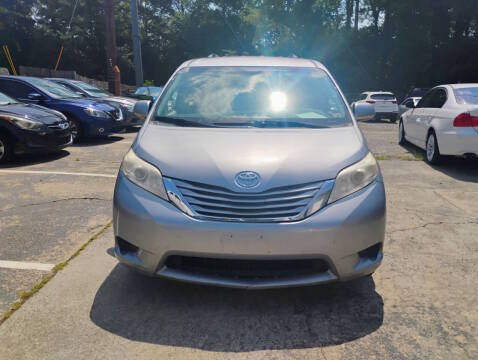 2015 Toyota Sienna LE AWD photo