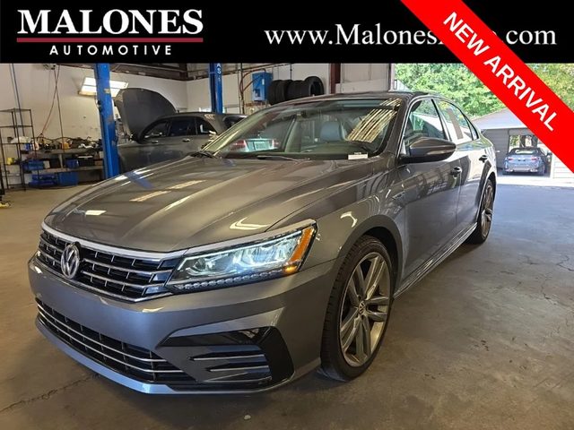 2018 Volkswagen Passat R-Line FWD photo