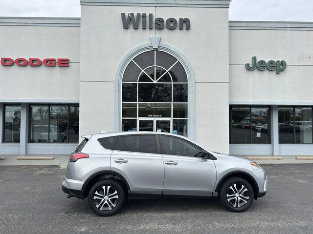 2018 Toyota RAV4 LE FWD photo