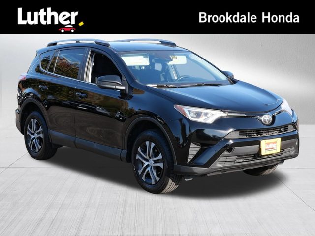 2018 Toyota RAV4 LE AWD photo