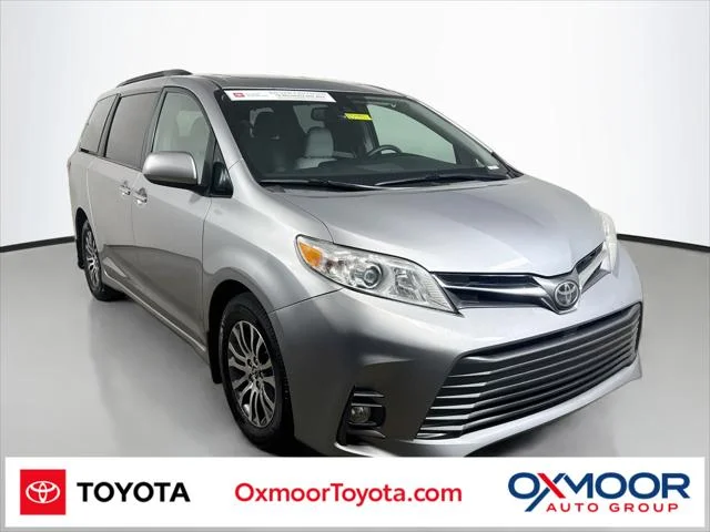 2018 Toyota Sienna XLE FWD photo