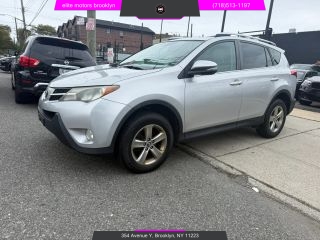2015 Toyota RAV4 XLE AWD photo