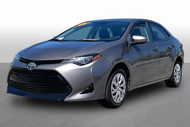 2018 Toyota Corolla LE FWD photo