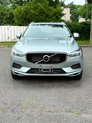2018 Volvo XC60 Momentum AWD photo