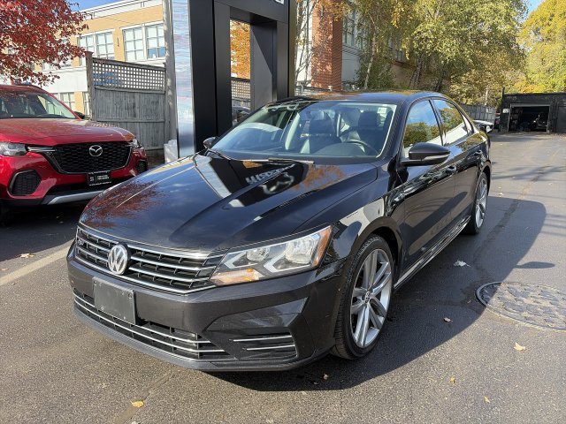 2018 Volkswagen Passat R-Line FWD photo