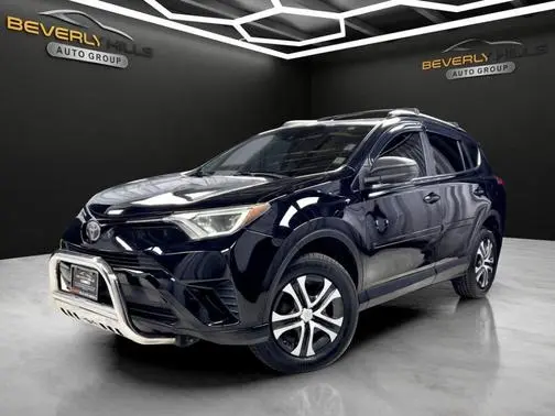2018 Toyota RAV4 LE AWD photo