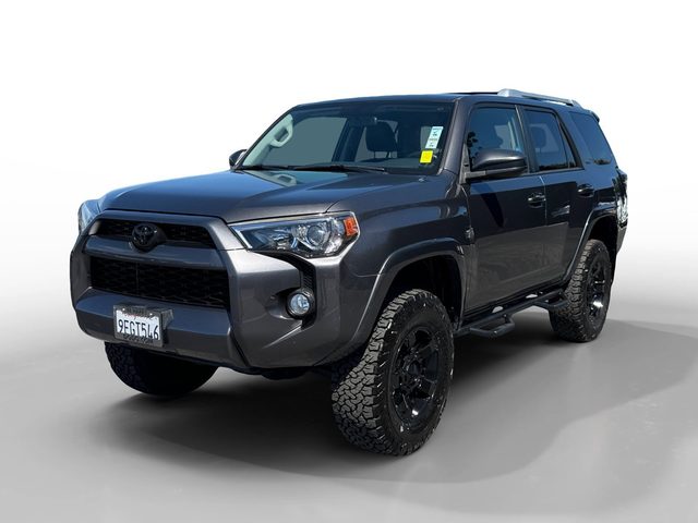 2018 Toyota 4Runner SR5 4WD photo