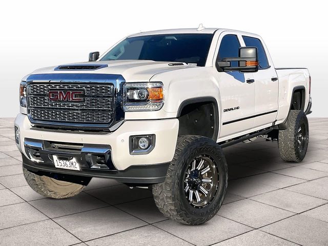 2018 GMC Sierra 2500HD Denali 4WD photo