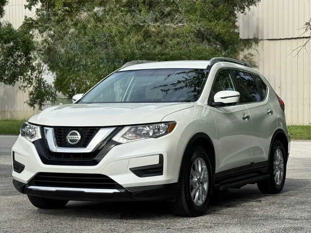 2018 Nissan Rogue SV FWD photo