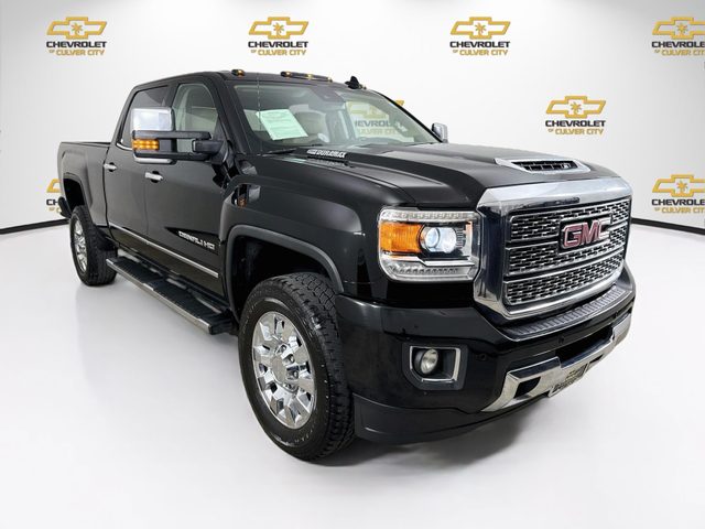 2018 GMC Sierra 2500HD Denali 4WD photo