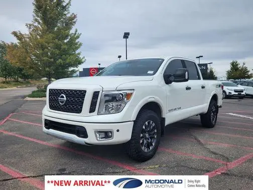 2018 Nissan Titan PRO-4X 4WD photo
