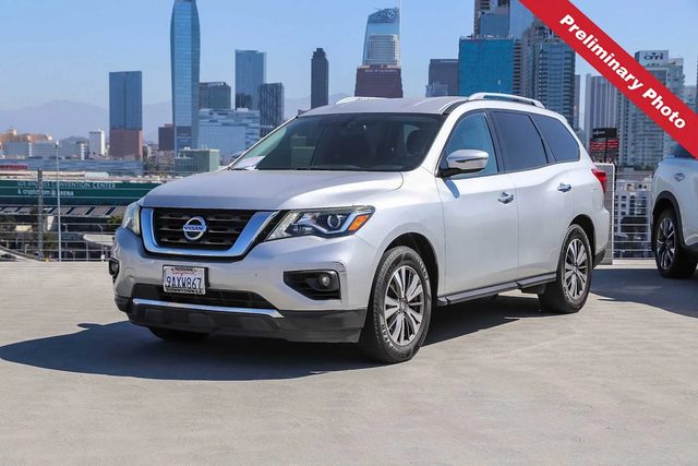 2017 Nissan Pathfinder SV FWD photo