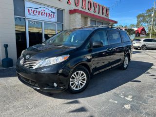 2017 Toyota Sienna XLE FWD photo