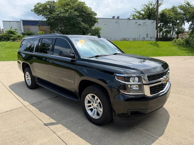 2017 Chevrolet Suburban LT 4WD photo