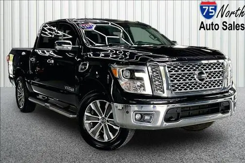 2017 Nissan Titan SL 4WD photo
