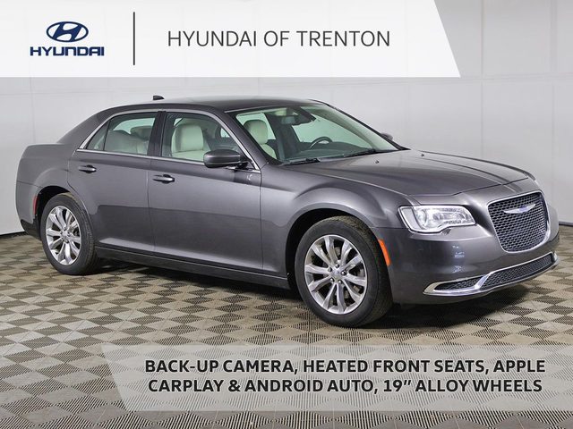 2018 Chrysler 300 Touring L AWD photo
