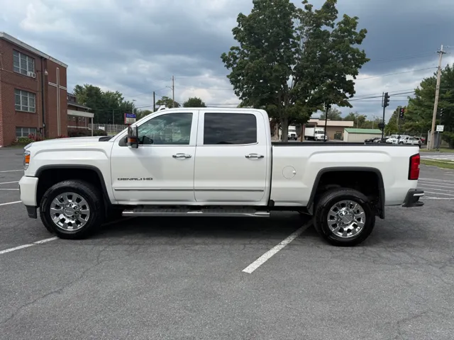 2018 GMC Sierra 2500HD Denali 4WD photo