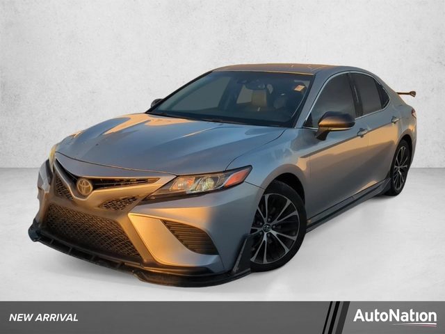 2018 Toyota Camry SE FWD photo