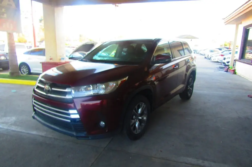 2018 Toyota Highlander LE Plus FWD photo