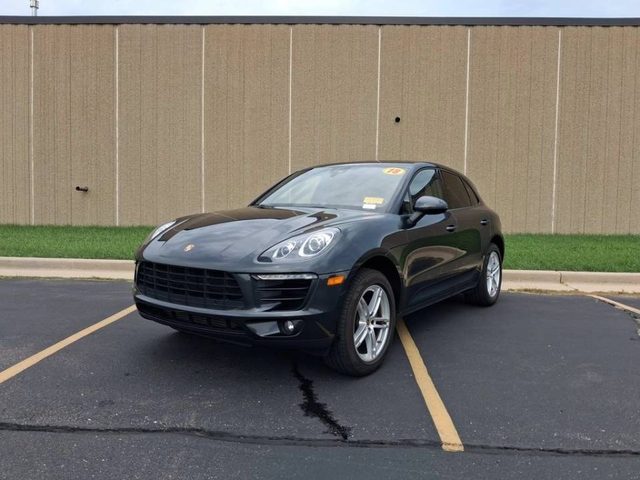2018 Porsche Macan AWD photo
