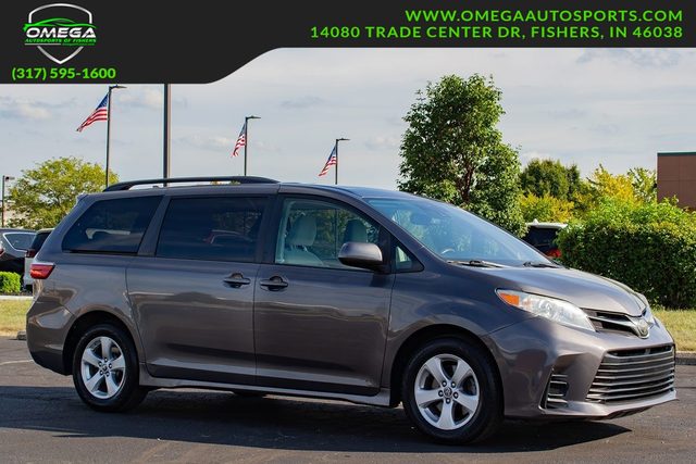 2018 Toyota Sienna LE FWD photo
