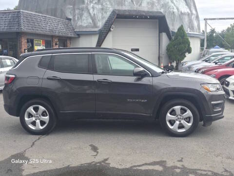2018 Jeep Compass Latitude FWD photo