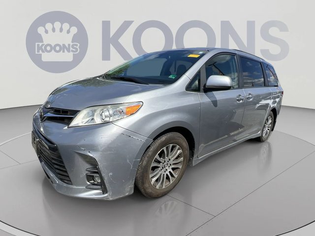 2018 Toyota Sienna XLE FWD photo