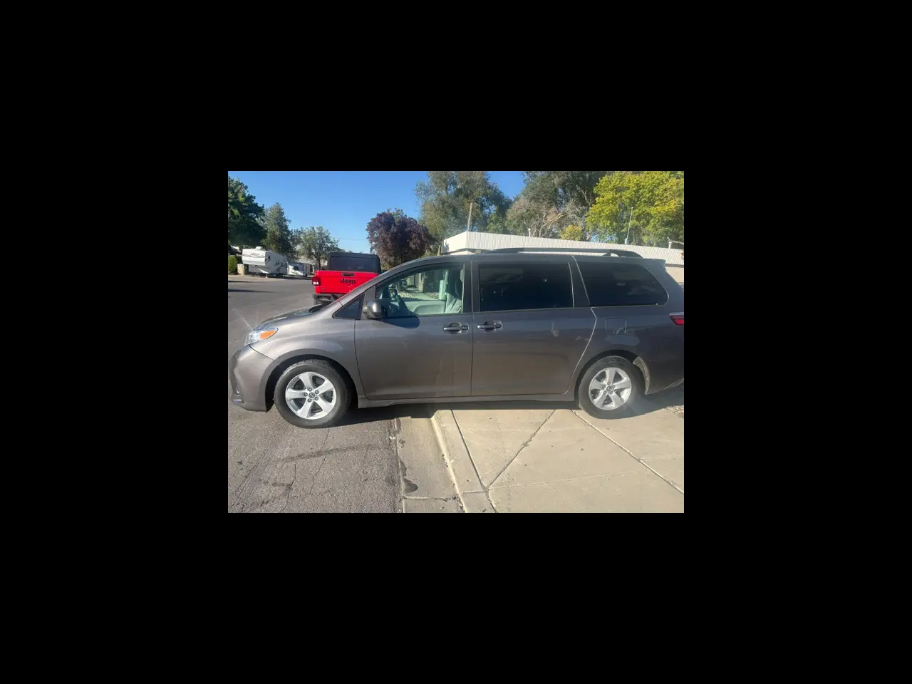2018 Toyota Sienna LE FWD photo