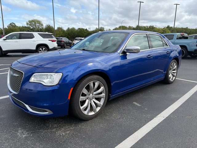 2018 Chrysler 300 Touring RWD photo