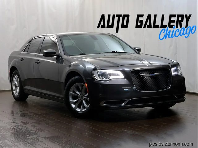 2018 Chrysler 300 Touring RWD photo