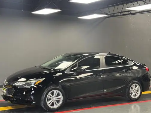 2017 Chevrolet Cruze LT FWD photo