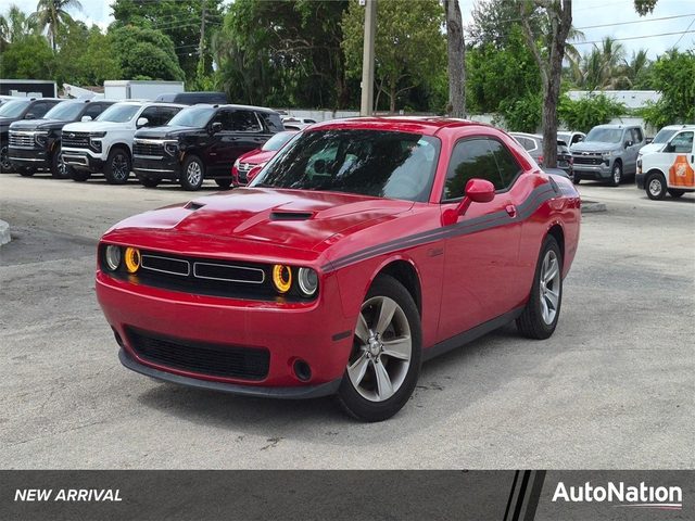 2017 Dodge Challenger SXT RWD photo
