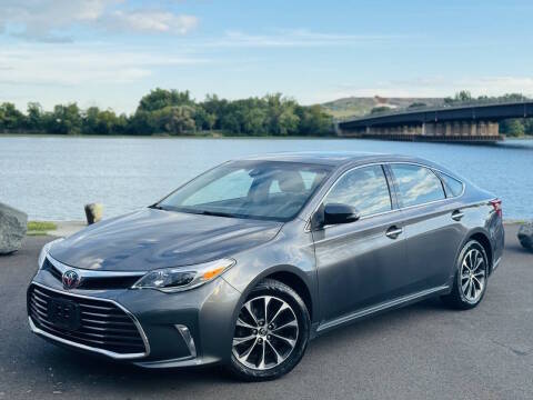 2018 Toyota Avalon Hybrid XLE Premium FWD photo