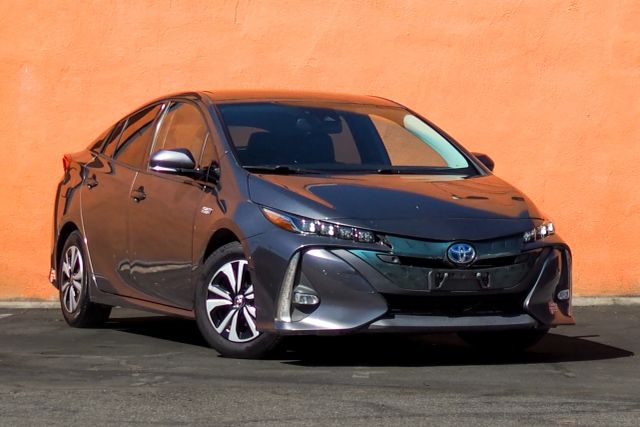 2017 Toyota Prius Prime Advanced FWD photo