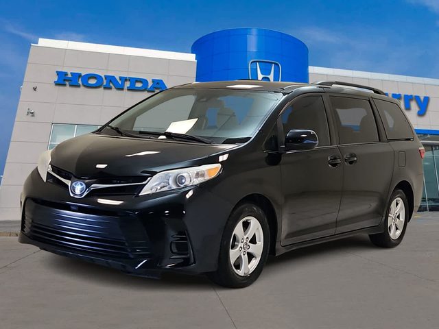 2018 Toyota Sienna LE FWD photo